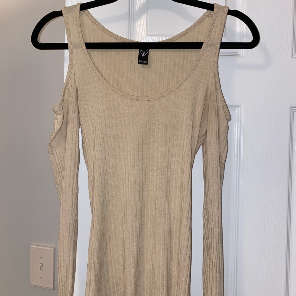 Shoulder cut out top